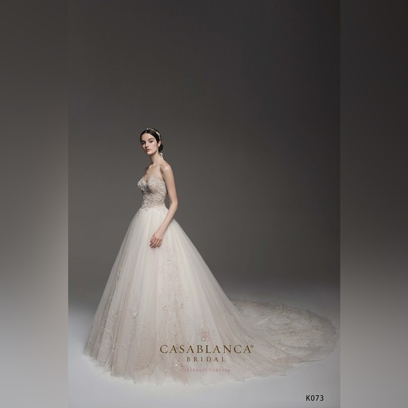 Casablanca Wedding Dress (Ball Gown, Size 6, Champagne color) - Picture 5 of 9